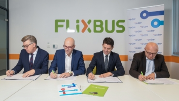 Potpisivanje ugovora_Mladen Lugarić_HŽ; Ante Grbeša_FlixBus; Željko Ukić_HŽ; Damir Rubčić_HŽ