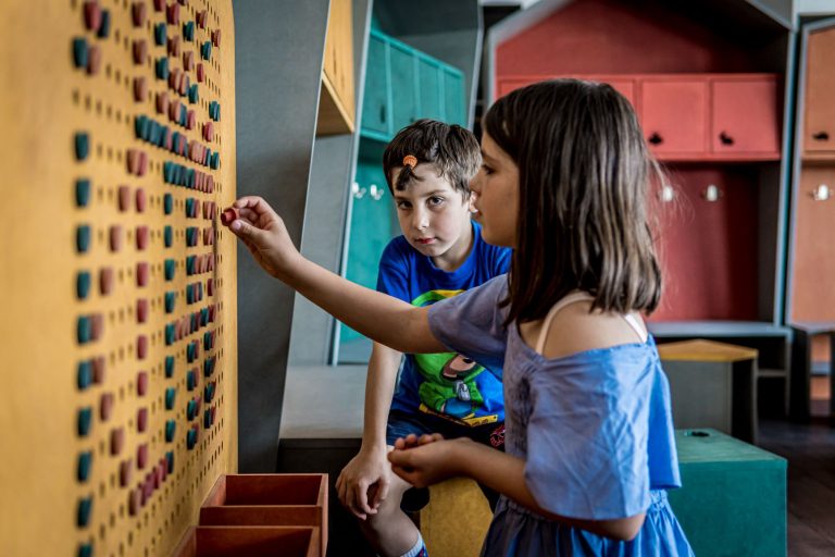 Tri zagrebačka vrtića stradala u potresu dobila multifunkcionalni i ekološki namještaj