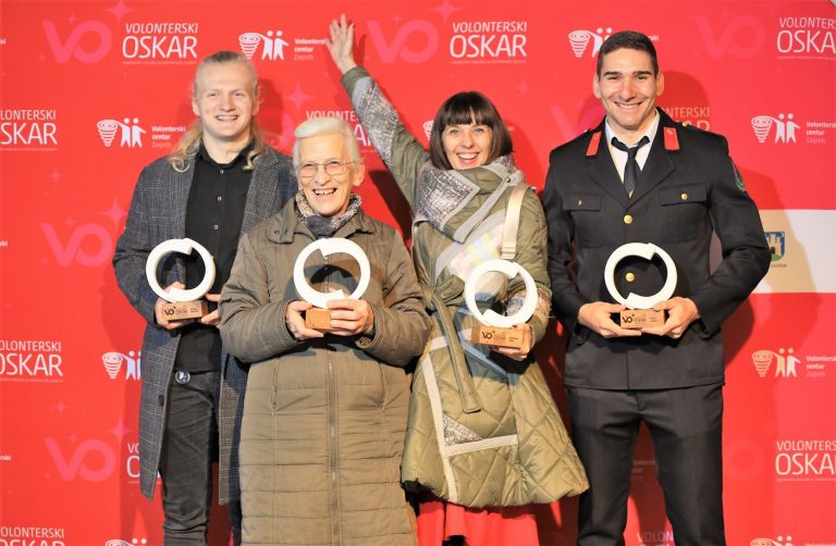 Zagrebački volonter godine je David Lonjak, dodijeljeni Volonterski Oskari finalistima Goranki Perc i Patriku Radotiću