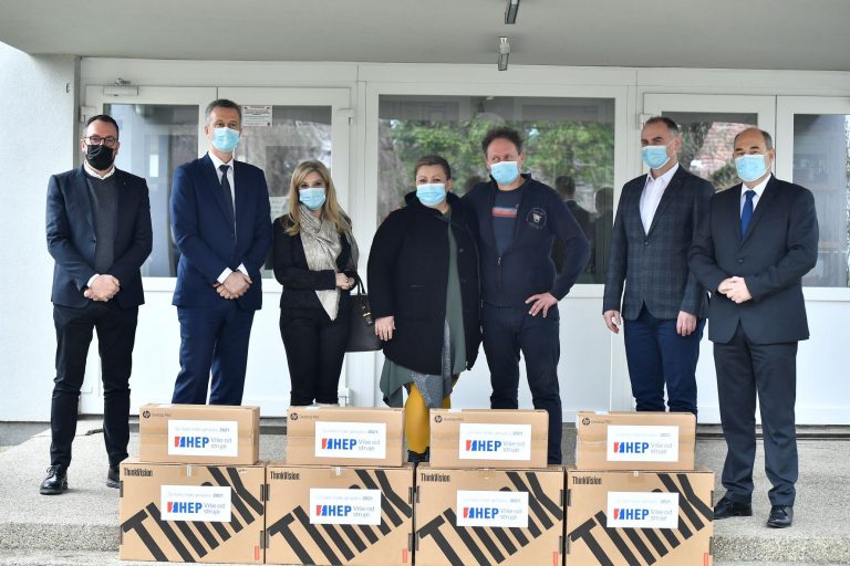 U akciji Za naše male genijalce 2021. HEP je 34 osnovne škole darovao sa 100 računala