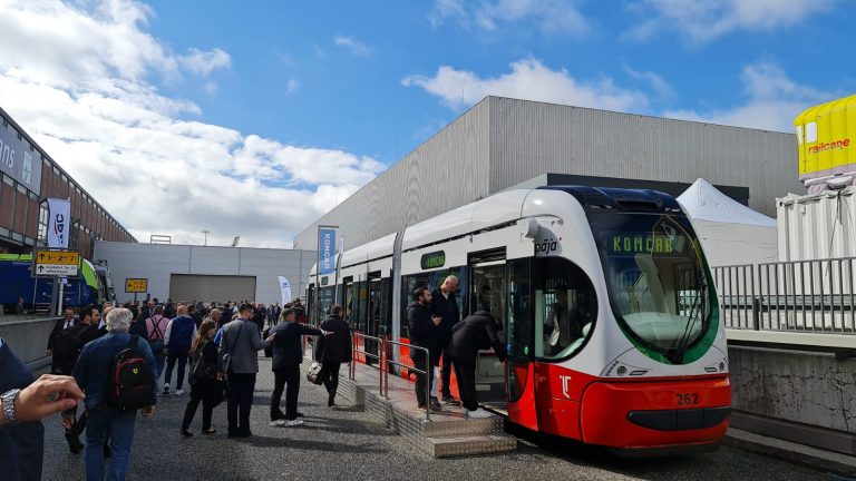 Grupa KONČAR na sajmu InnoTrans u Berlinu predstavila niskopodni električni                         tramvaj namijenjen latvijskom kupcu