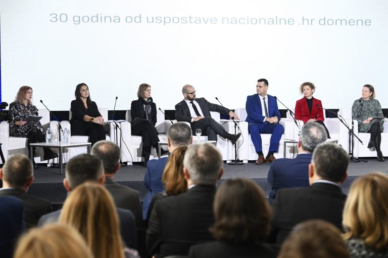 CARNET provodi digitalnu preobrazbu hrvatskoga obrazovanja, realizira projekte ukupno vrijedne više od 330 milijuna eura