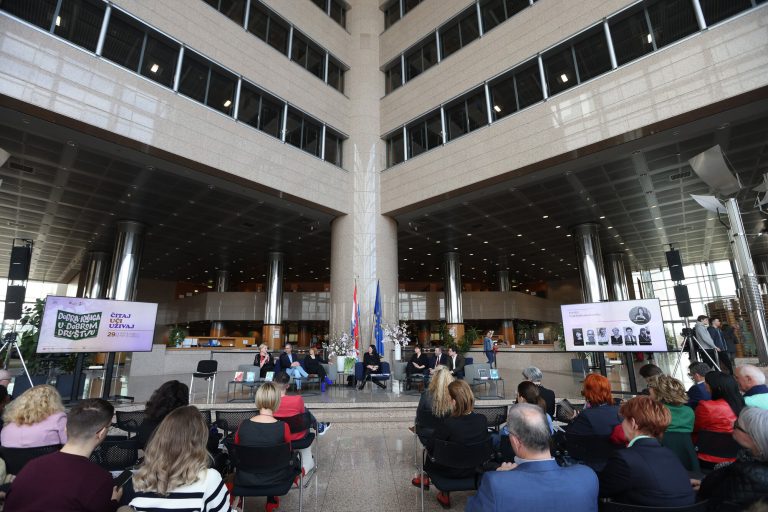 Uživajmo u razgovorima, a da bi dijalog bio bolji, slušajmo i budimo strpljivi