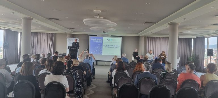 Predstavljen Zbornik izabranih radova i projekt Poticanja novinarske izvrsnosti u 2022.