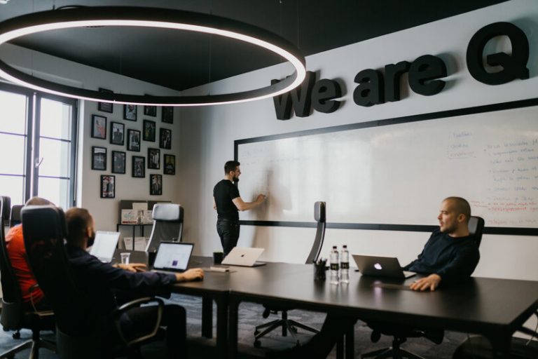 IT tvrtka Q ostvarila partnerstvo s britanskim medijem The Sun