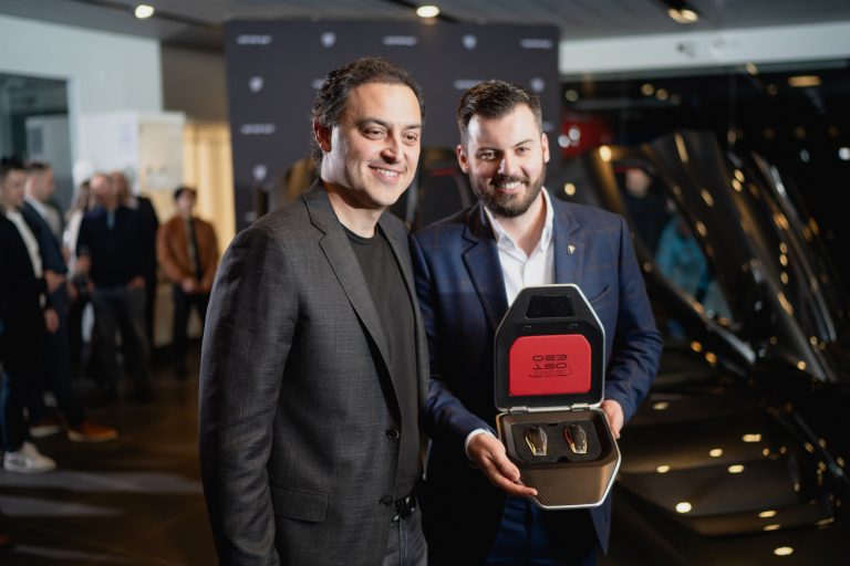 Prvi hrvatski kupac preuzeo isporuku Rimac Nevere