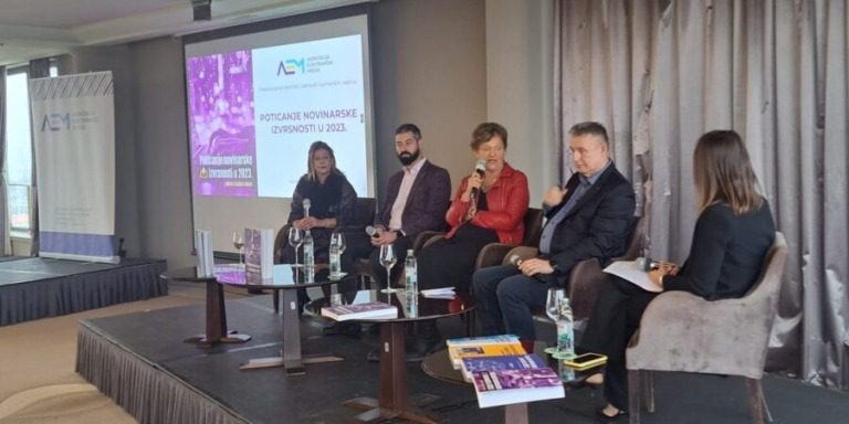 Predstavljen Zbornik izabranih radova i projekt Poticanja novinarske izvrsnosti u 2023.