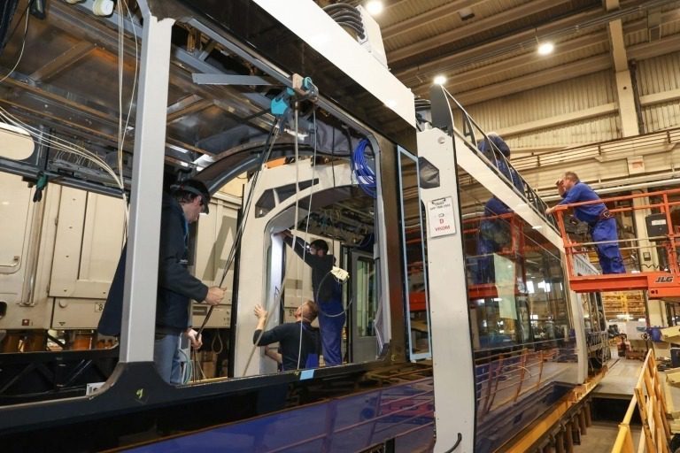 Proizvodnja prvog novog KONČAREVOG niskopodnog tramvaja za Grad Osijek u završnoj je etapi